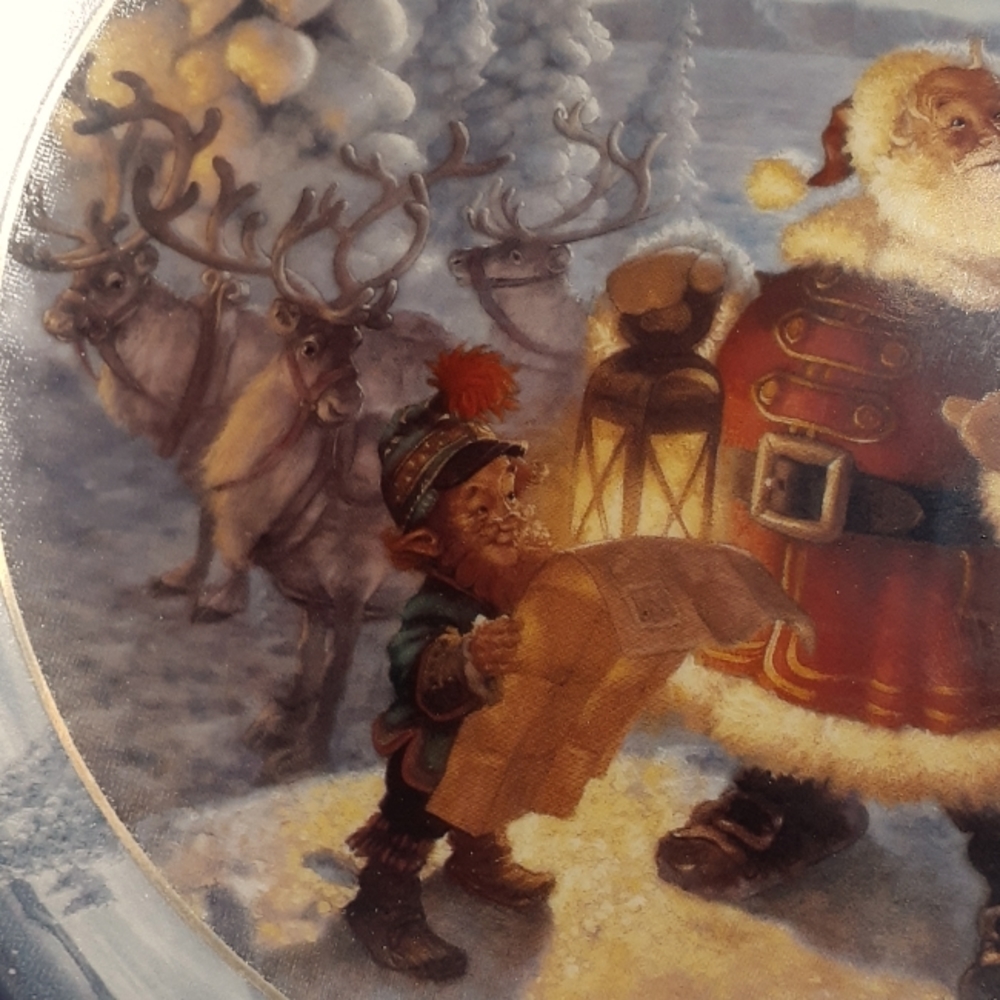 Santa Collectable Plate - Picture 4 of 10
